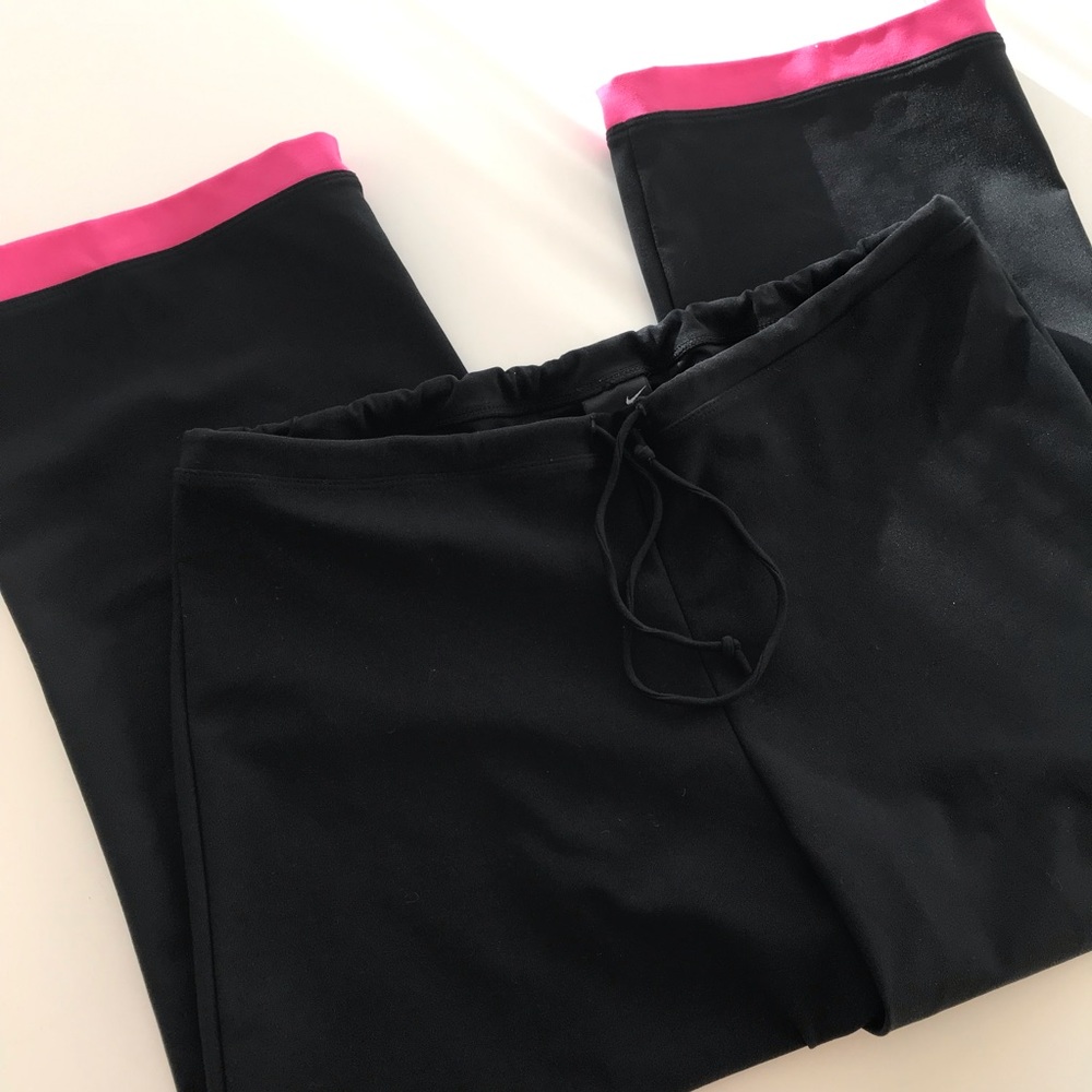 Nike black capri drawstring yoga pants L (12-14)